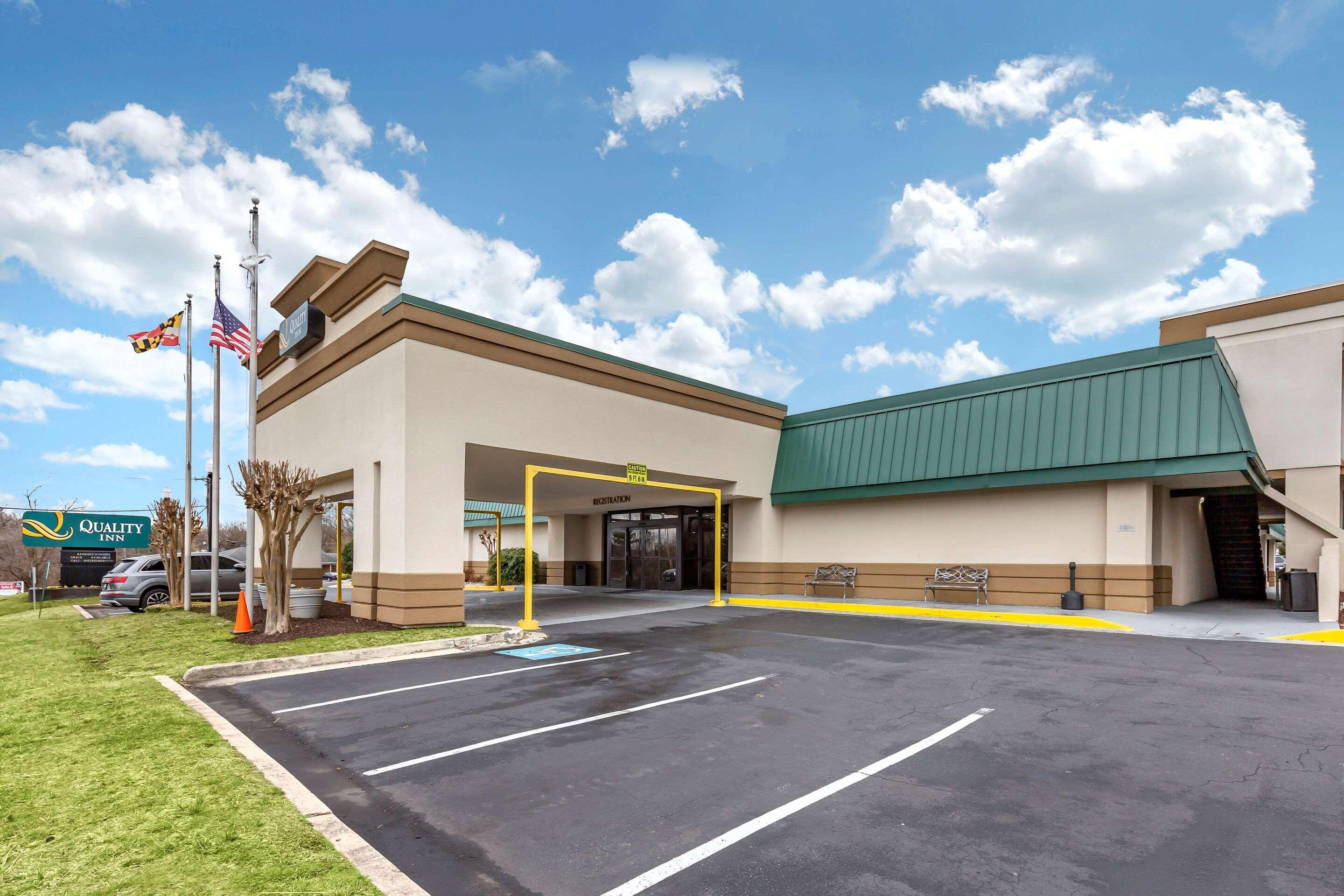 Quality Inn Windsor Mill Exterior foto