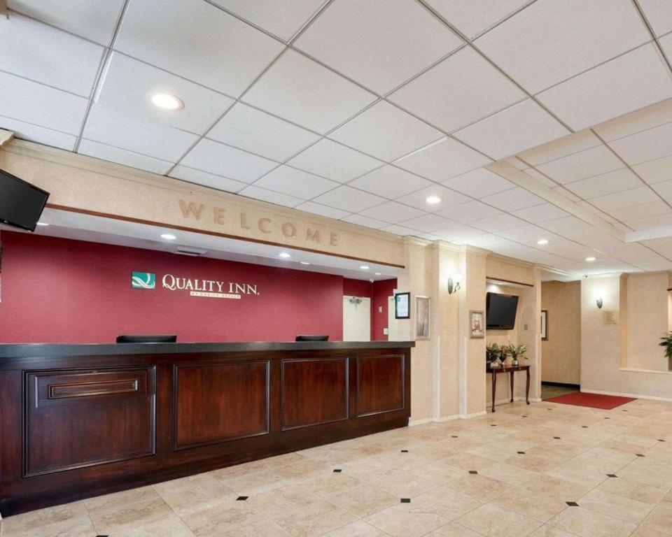 Quality Inn Windsor Mill Exterior foto